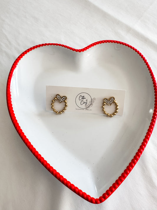 Gold round heart stud